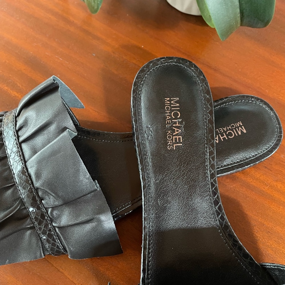 Michael Kors Bella Flat - image 4